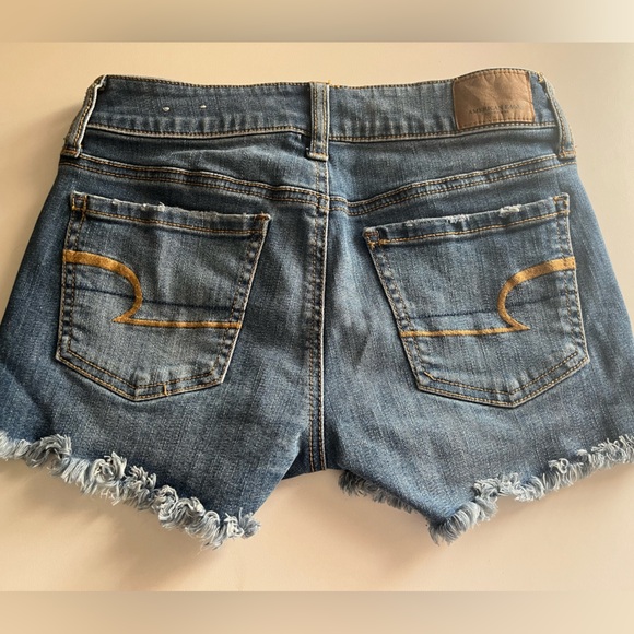 AMERICAN EAGLE Shortie Super Stretch X Shorts in Frayed Medium Wash - Picture 2 of 7